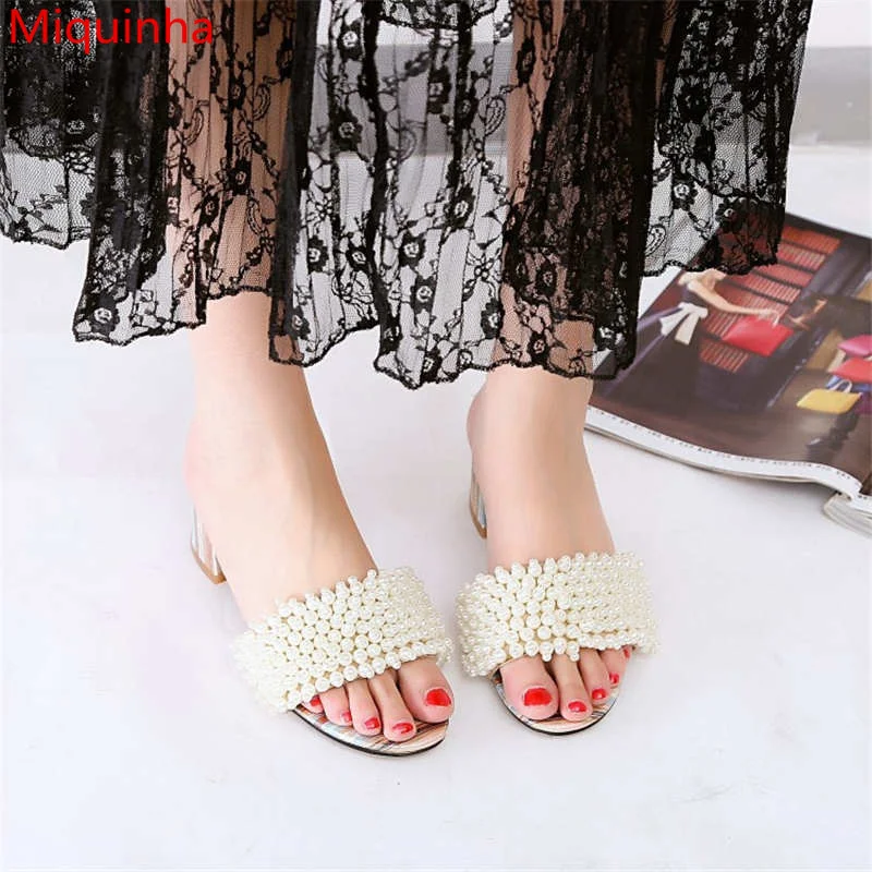 

Miquinha String Pearl Embellished Open Toe Women Slipper Square Med Heel Girl Slides Runway Super Star Shoes Elegant Style Shoes