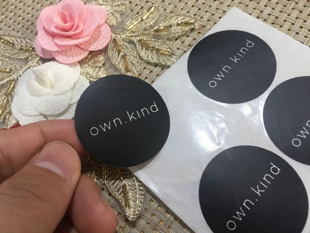 

Custom name logo paper sticker label for cloth ,bag ,shoes/sticker label /self adhesive sticker label