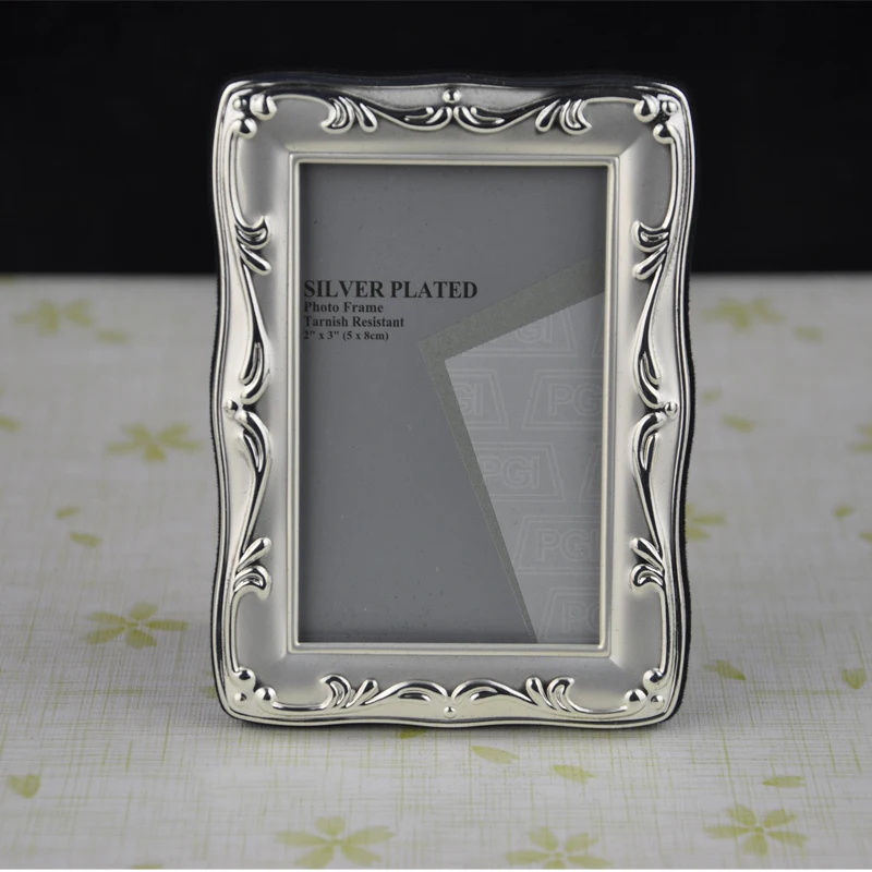 

Mini Metal Photo Frame for Exquisite Gift Small Classic Picture Frames MPF030