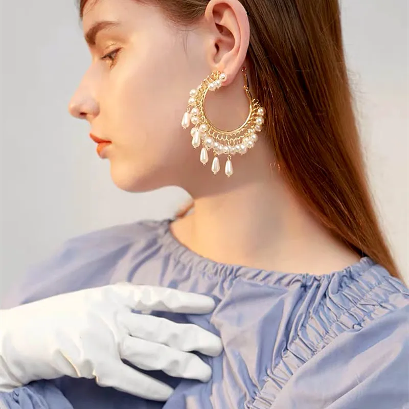 

Qiaose Fashion white artificial pearls hoop dangle charm earrings women fashion jewelry drop earrings