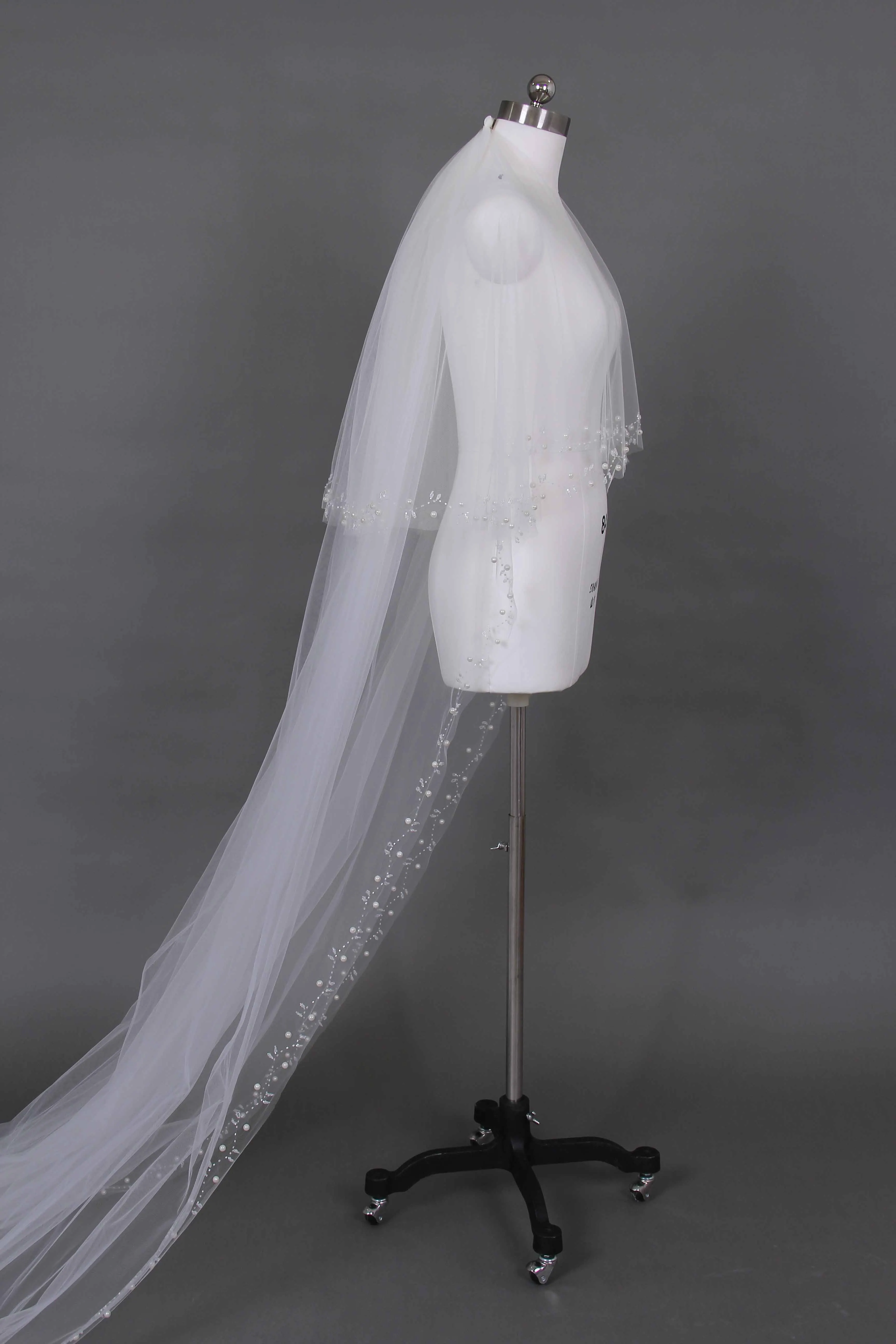 voile-de-mariee-a-2-niveaux-voile-et-peigne-de-mariage-brode-avec-perles