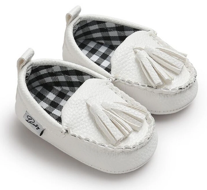 Для маленьких мальчиков и девочек мягкие кожаная мягкая подошва обувь для новорожденных детей летние кроссовки с кисточками Нескользящие мягкая детская обувь для первых шагов обувь - Цвет: F