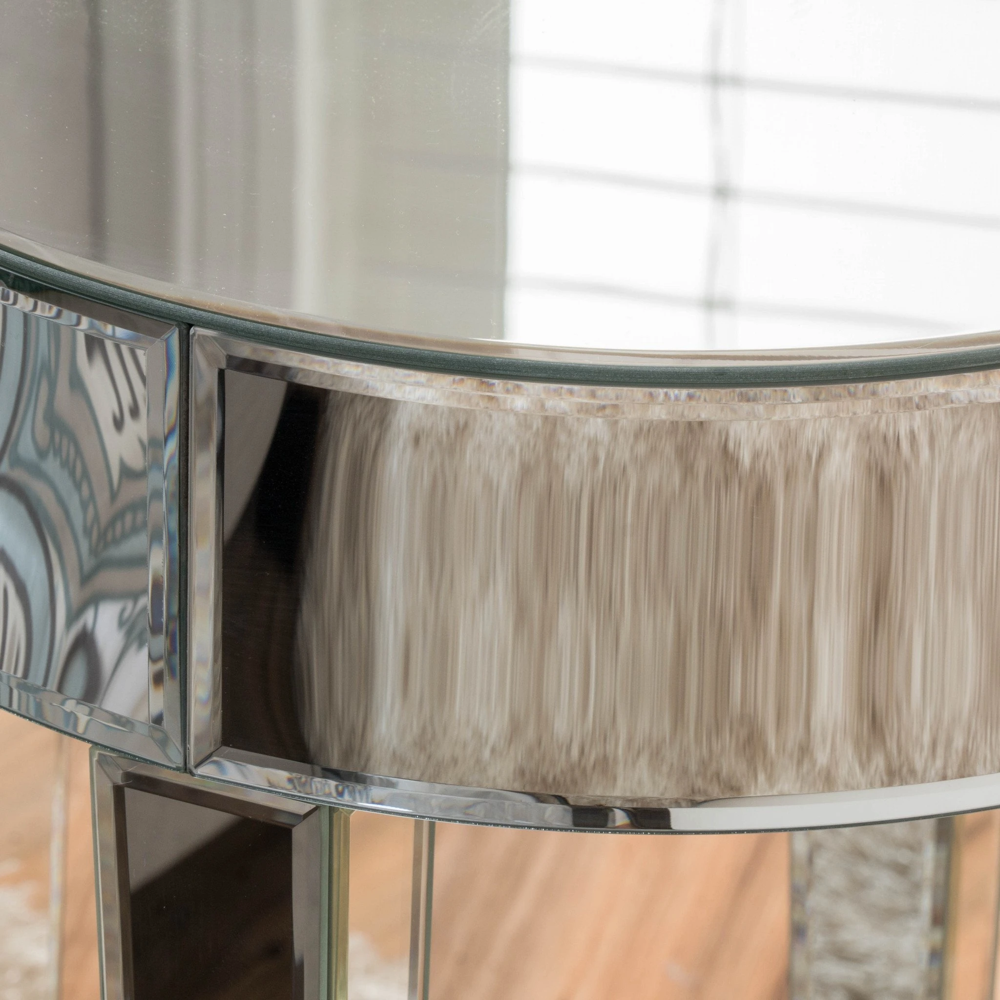 Alvo Contemporary Mirrored Round Table (2)