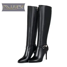 MLJUESE/ г. женские сапоги до колена теплые зимние сапоги из телячьей кожи Высокие сапоги черного цвета с острым носком из короткого плюша размер 43