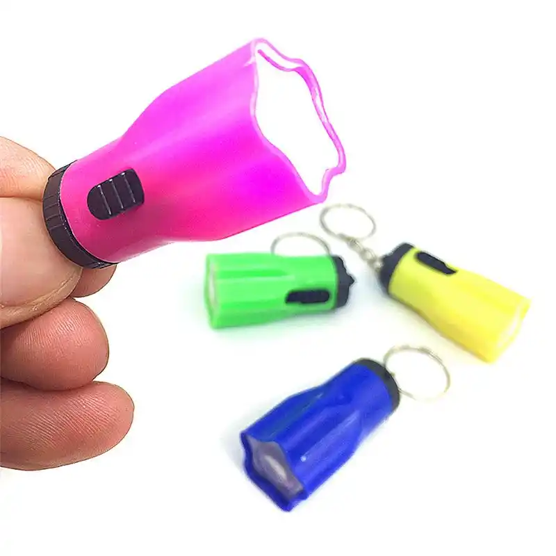 Mini Lanterna LED de Luz-Up Brinquedos Keychain Favores Do Partido Dos Miúdos Brinquedo Aparelhos De Presente Bolsa Pingente