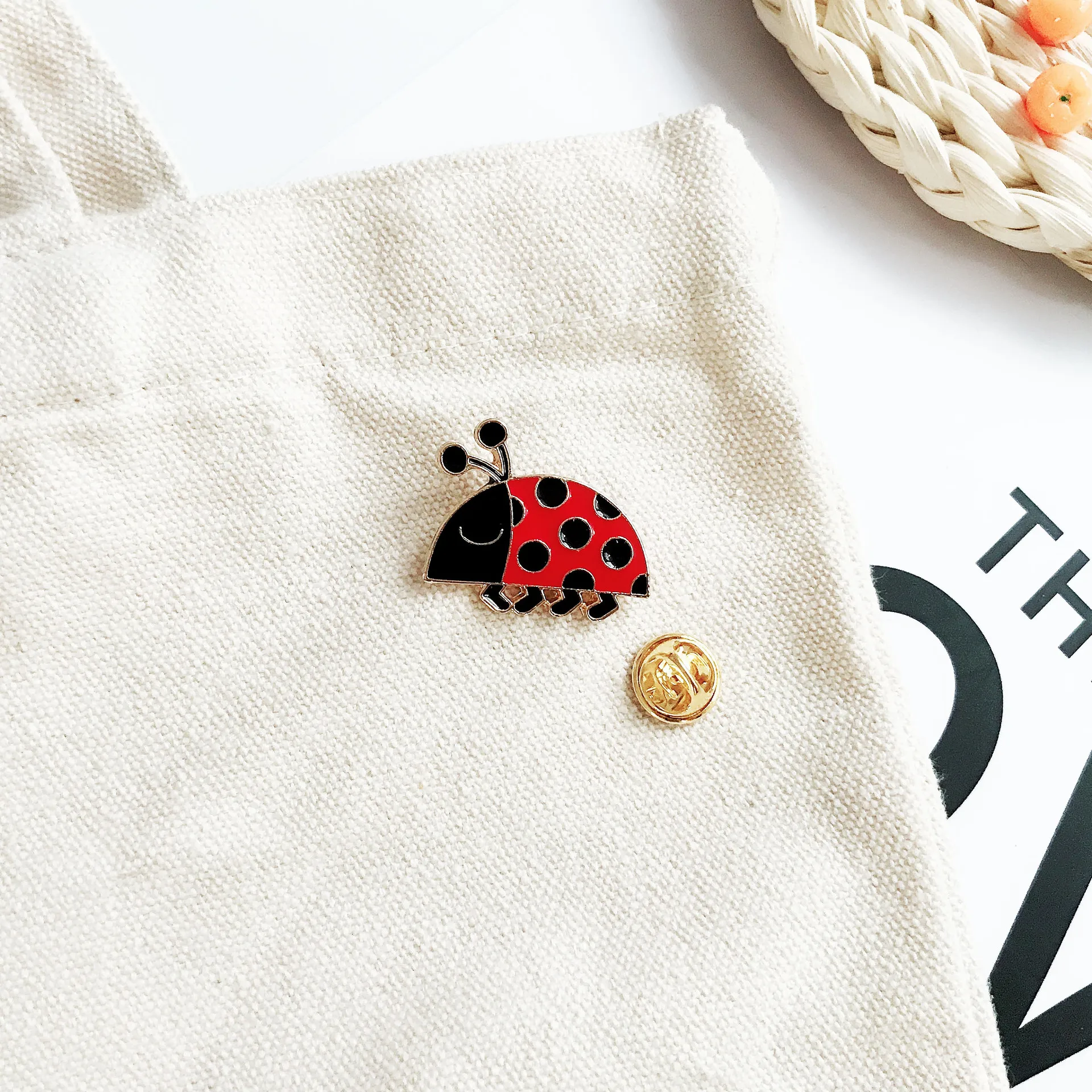 

WEISHUOLI Cartoon Enamel pin Cute fun animal seven-spot ladybug fashion insect bag accessories brooch For Women