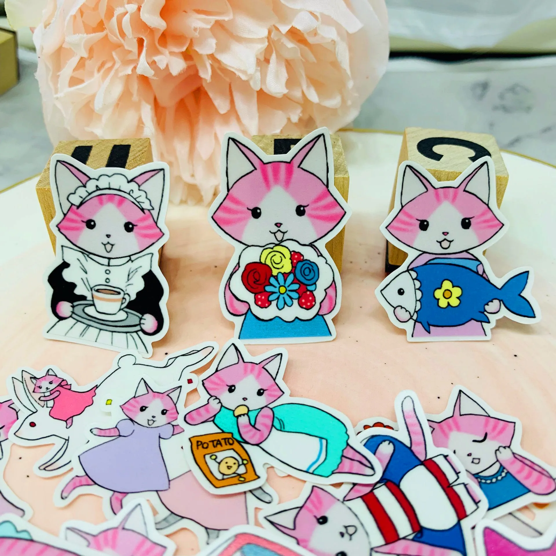 40pcs Cute cat shape Kids Fun Paper Stickers Homemade Bookkeeping Decals on Laptop / Decorative scrapbooking / DIY