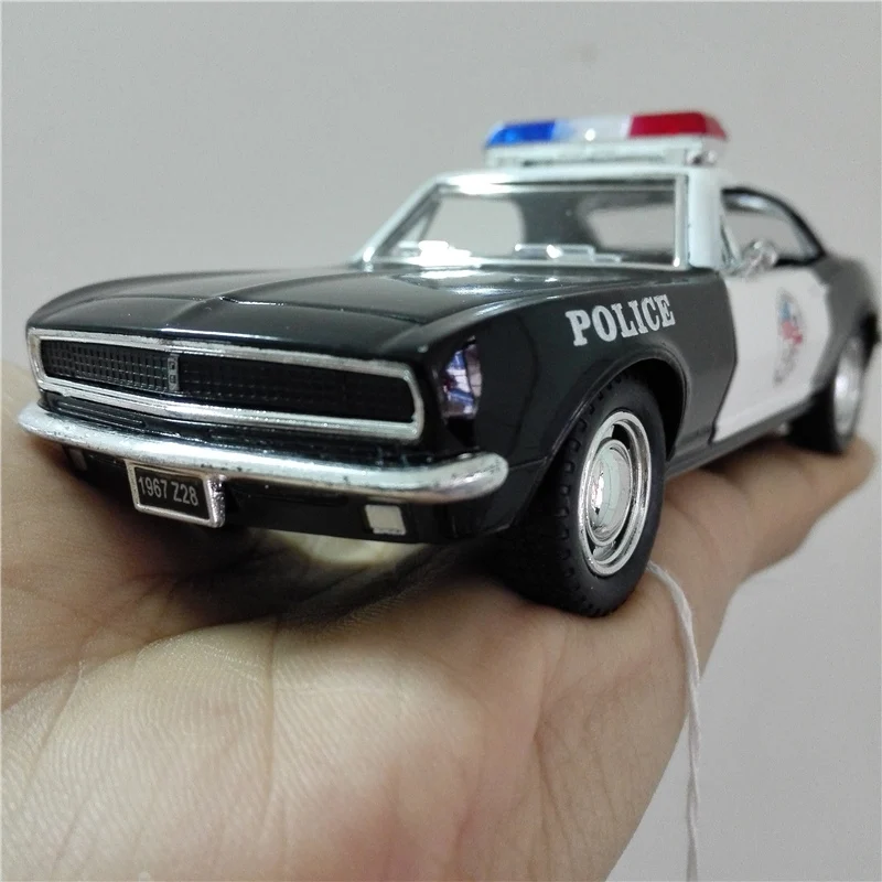 Kinsmart 1967 Camaro Z28 Классическая Z-28 полицейский автомобиль сплава Металл Модель Diecast 1:37 отступить дверь открытой игрушки для детей