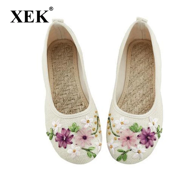 Vintage New Arrival Old Peking Women's Shoes Chinese Flat Heel With Flower Embroidery Comfortable Soft Canvas Shoes XC55
