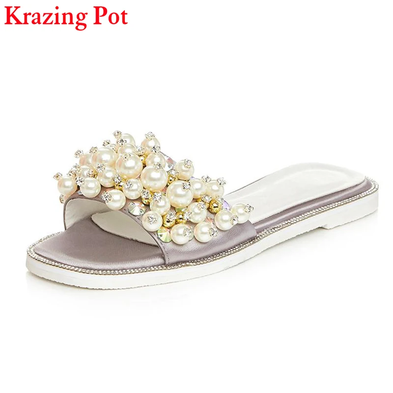 

2018 New Brand Shoes Solid Peep Toe Causal Women Slippers Pearl Beading Sweet Cute Sweet Flats Slip on Superstar Sandals L8-1