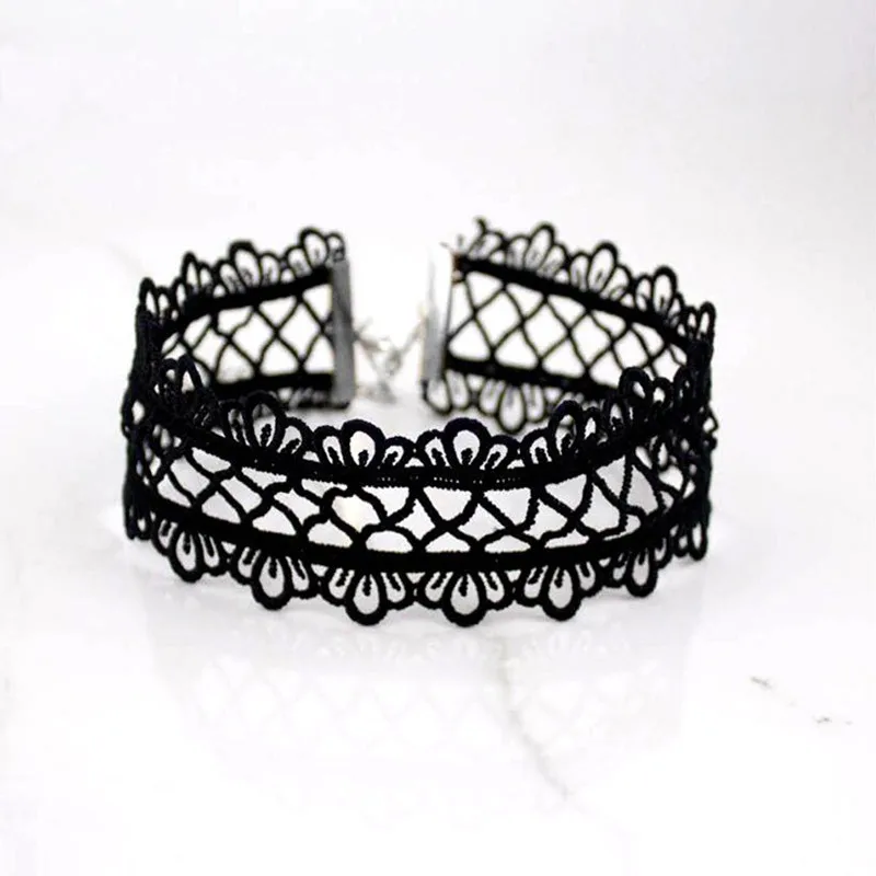 Sexy-hollow-out-lace-black-choker-necklace-Short-punk-vintage-necklace-with-chain-Chic-daisy-flower (2)