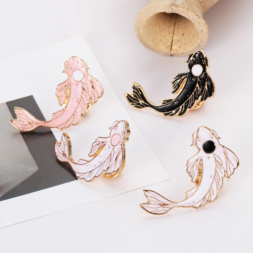

Pink White Koi Brooch Cute Goldfish Carp Enamel Pin Denim Lapel Fish Badge Family Kid Blessing Gifts Friends Personality Jewelry