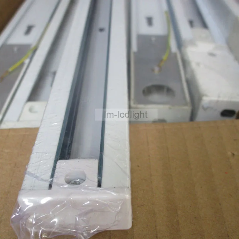 1m LED track light rail in white and black Universal 2 wire rail ... 1m LED track light rail in white and black Universal 2 wire rail ...