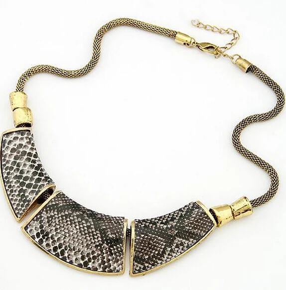 

free shipping 1pcs European and American pop luxury fashion Serpentine temperament retro short necklace