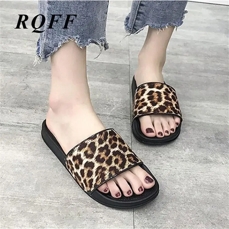 

Woman Outdoor Flat Slippers Women Summer Beach Sandals Leopard Peep Toe Basic Platform Slides Indoor House Shoes Of White