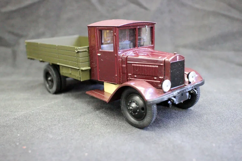 

Special Russian truck 1:43 Model of retro AMO alloy transporter 02