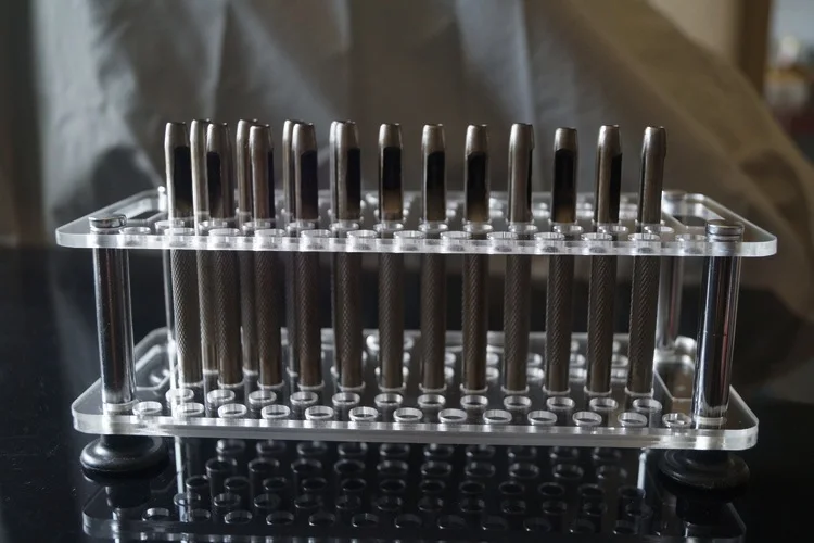 

Acrylic Leather Craft Tools Holder Hole Punches Shelf Leather DIY Frame Rack Cowhide Sculpture Engraving Tools Stand