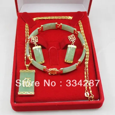 

Light green pendant earring set