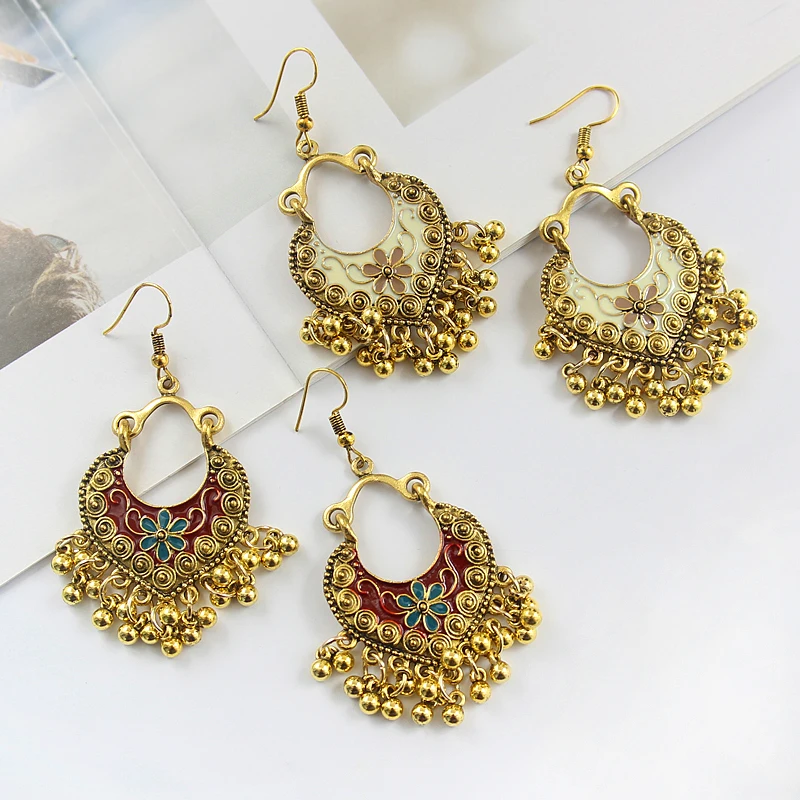 

The top of the heart is concave Use a hoop to hang the ball underneath Stylish personality earrings for all female friends