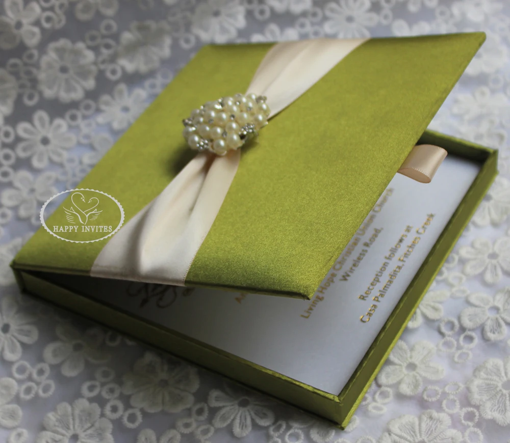HI2024-04 Customized Green Silk Box Wedding Invitation with Ribbon and Brooch