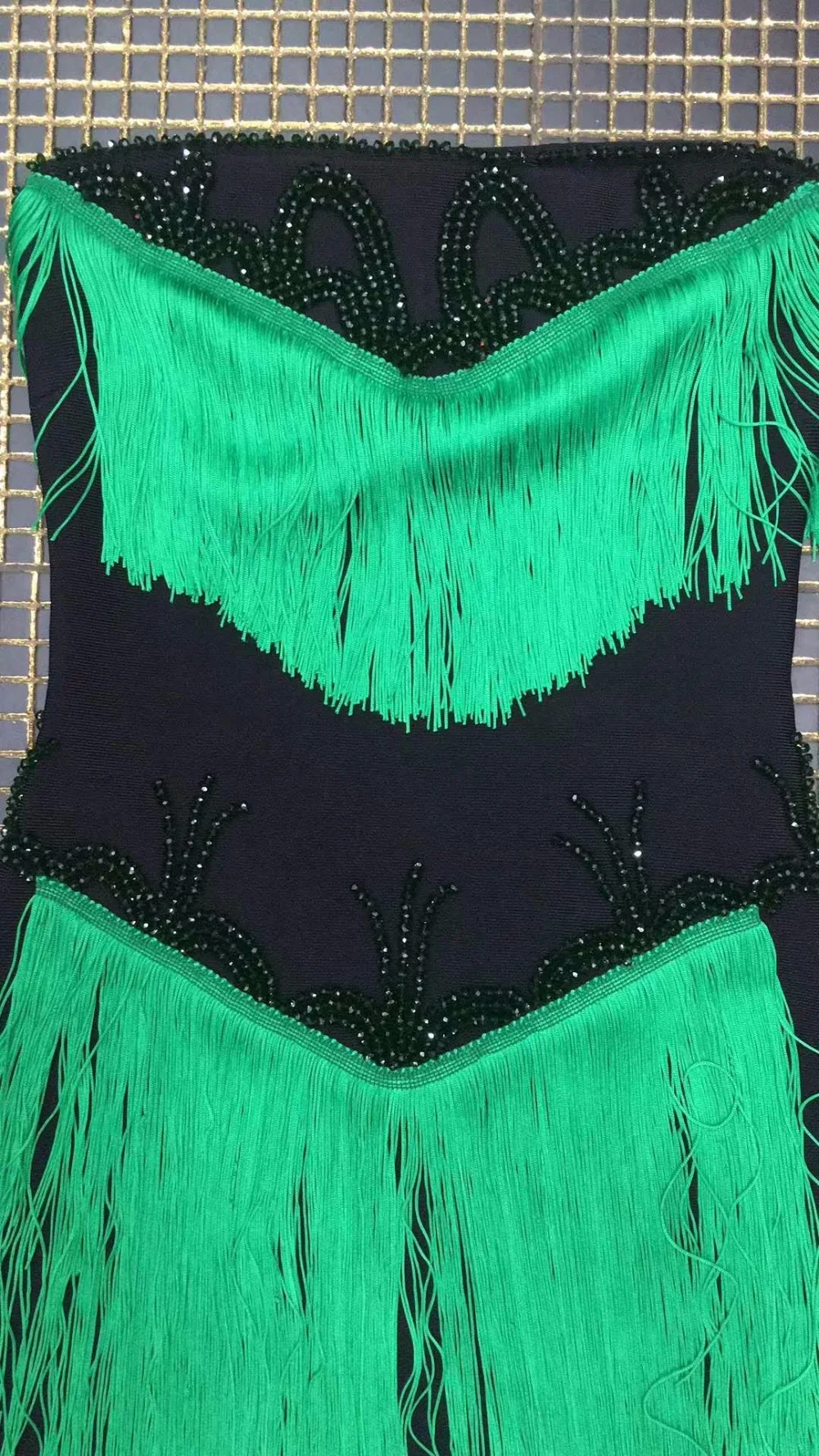 Новое поступление лоскутное без бретелек зеленое платье с кистями из бусин Бисероплетение роскошное Мини Летнее Сексуальное Женское Платье знаменитостей Vestaido