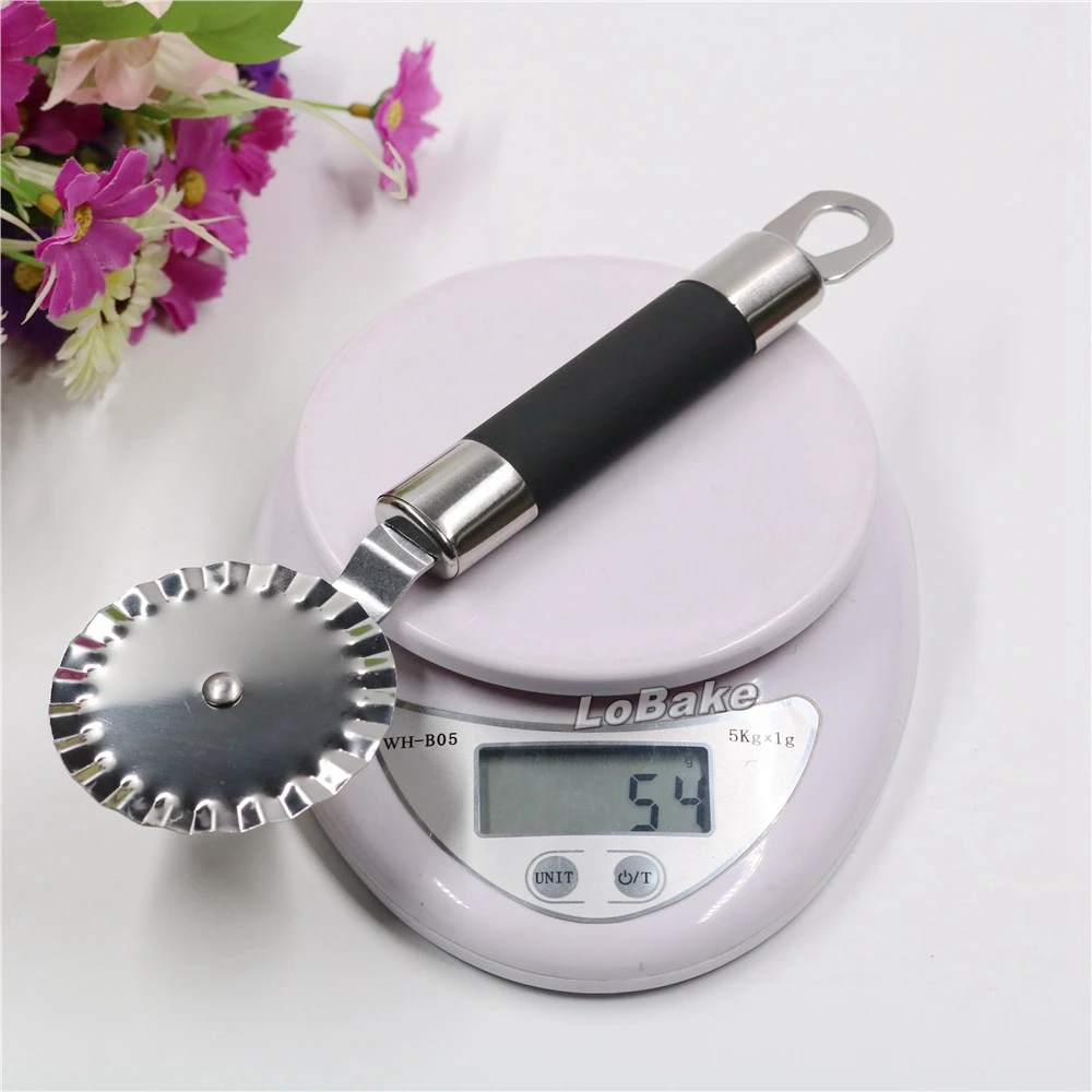 Latest 6cm diameter creative fluted knife wheel pizza cutter dough slicer silicone skidproof coating cooking kitchen tools