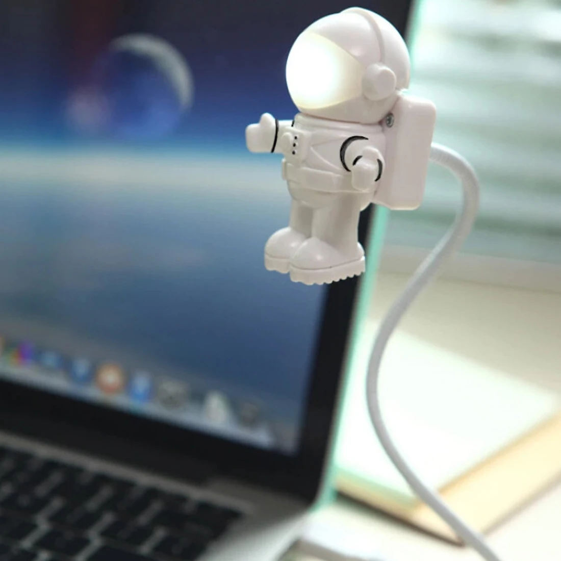 

Mini Portable Computer USB Powered Lamp Bulb for Reading Typing Adorable Astronaut Style Tablet Accessories School Supplies