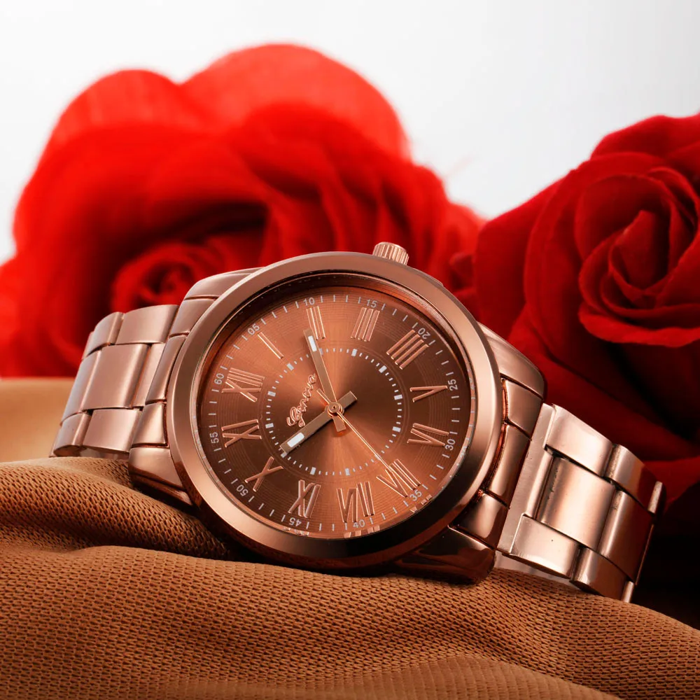 Часы fashion quartz женские. Часы женские позолоченные с браслетом. Стильные квадратные часы наручные женские. Крутые часы женские. Модные женские часы.