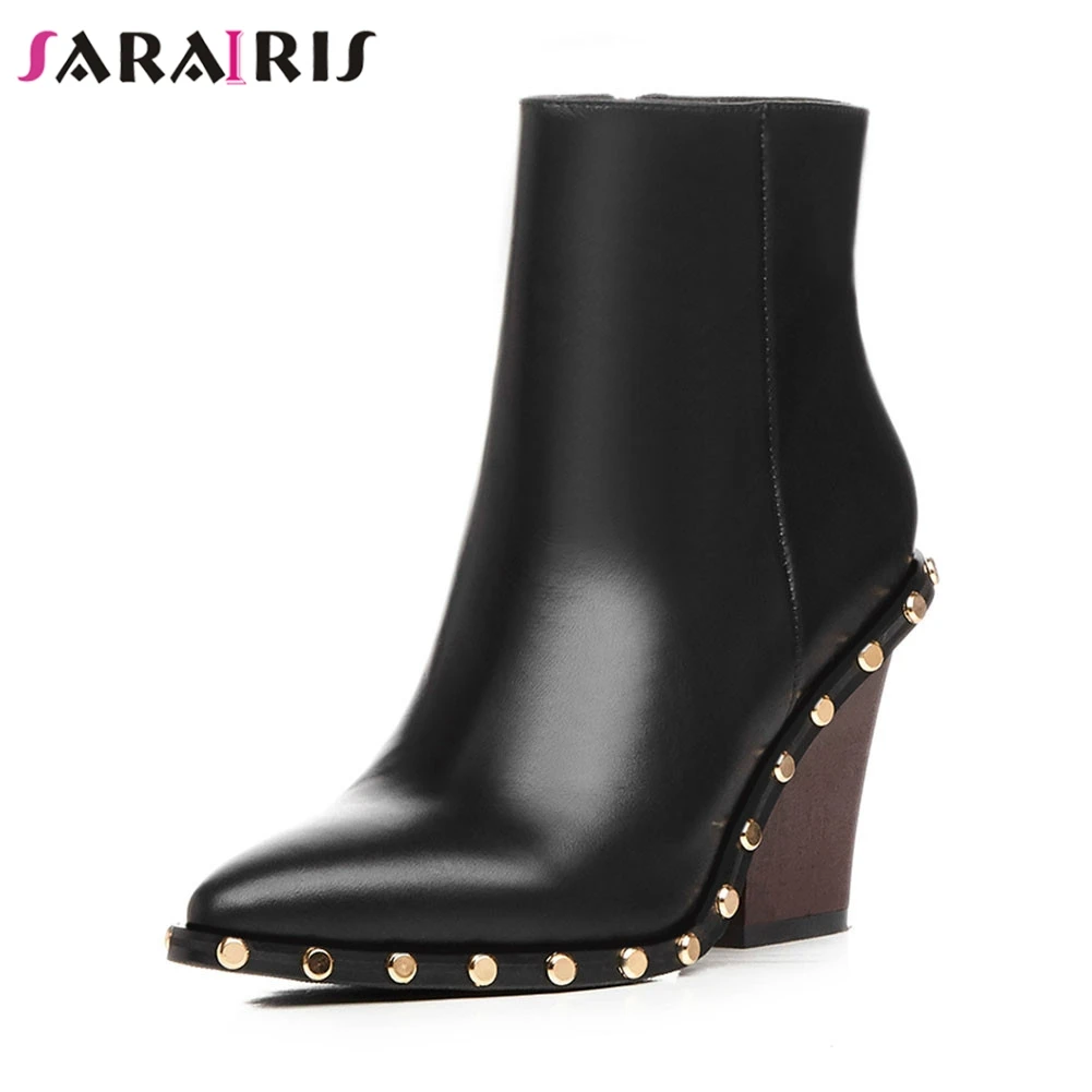 SARAIRIS/брендовые новые ботинки с заклепками; женские ботильоны из натуральной кожи с острым носком; коллекция года; женская обувь на высоком квадратном каблуке
