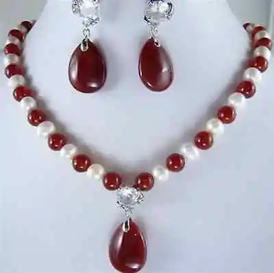 

Free Shipping>>new hot White Pearl And Red Jade Necklace Earring Set
