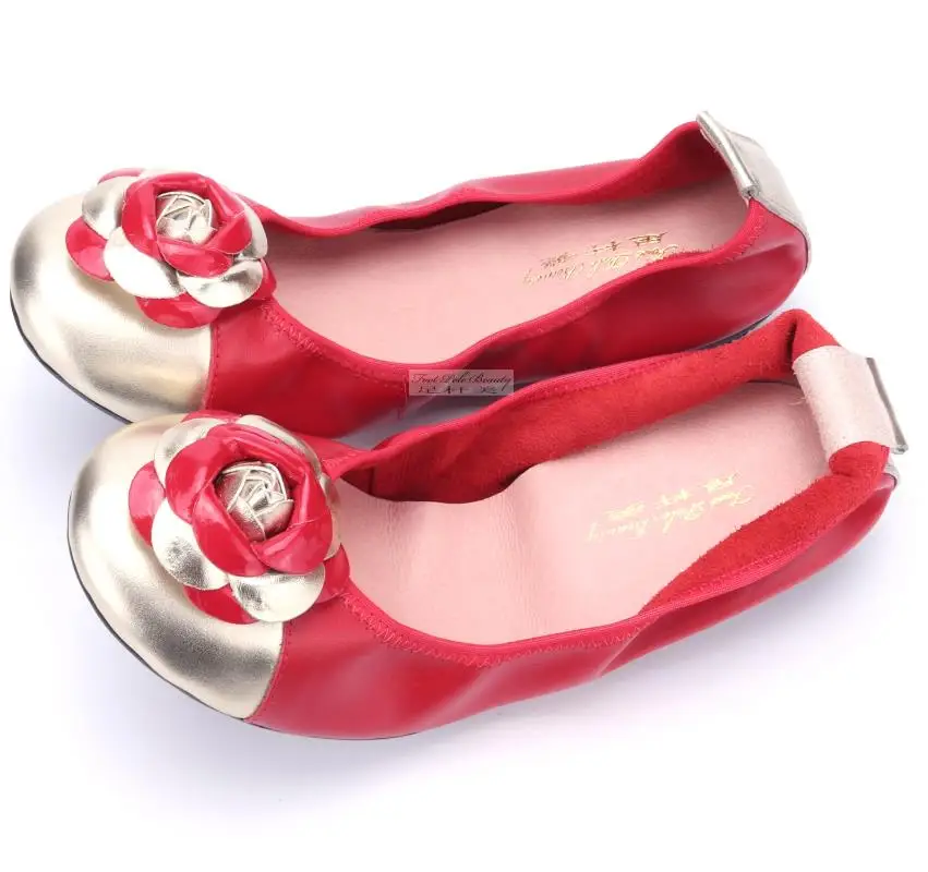 Модная брендовая женская обувь; удобные балетки из натуральной кожи с круглым носком; гнущаяся обувь на плоской подошве; дизайнерские лоферы с цветочным узором для девочек; размера плюс - Цвет: Red golden
