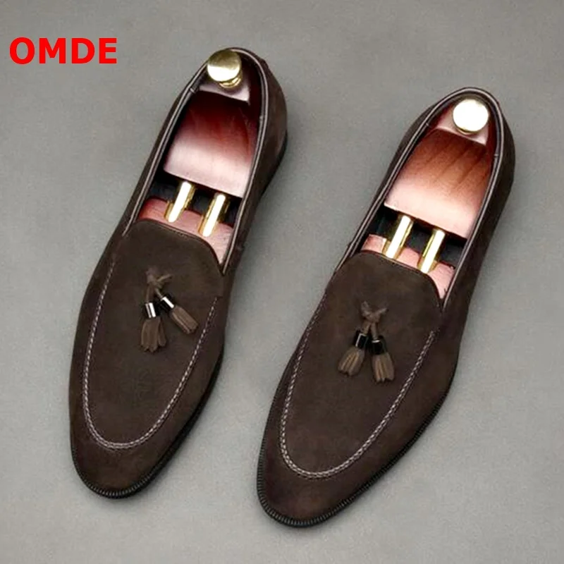

OMDE New Fashion Suede Tassel Loafers Men Pointed Toe Slip On Dress Shoes Handmade Business Casual Shoes Men's Slippers