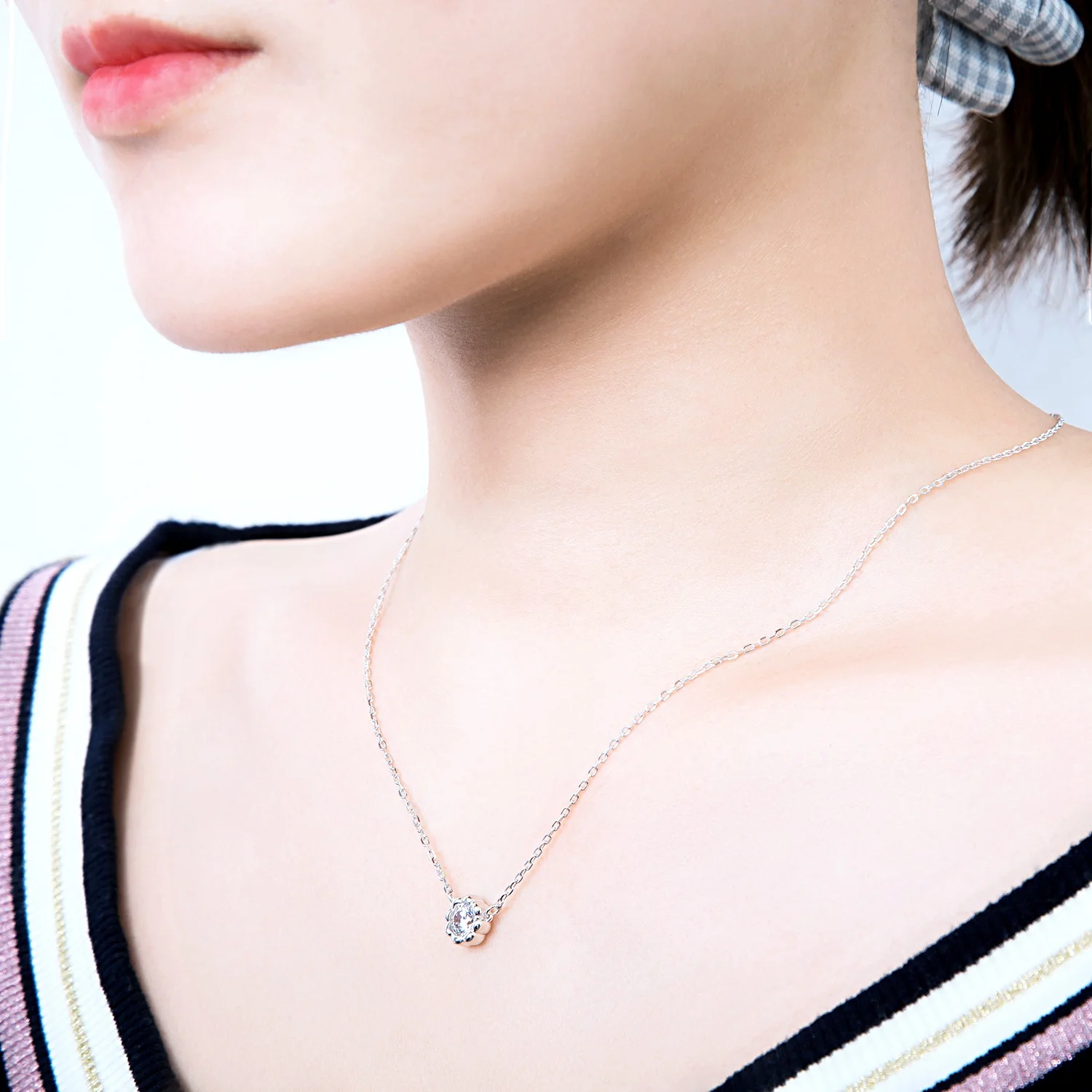 

veecans 925 Sterling Silver Flower Necklace Pendant made with Cubic Zirconia, Women Jewelry with Gift