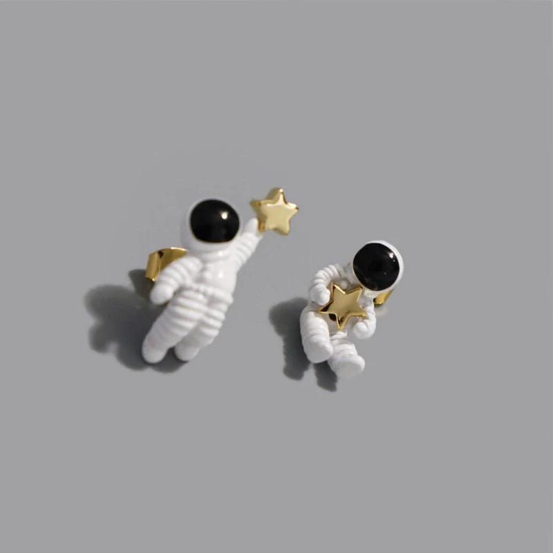 New Korean Cute Asymmetric Pentagram Space Astronauts Clip on Earrings No Pierced for Women Girl Fashion Ladies White Ear Clips ear clip earrings clip earrings ear clip ear accessories
