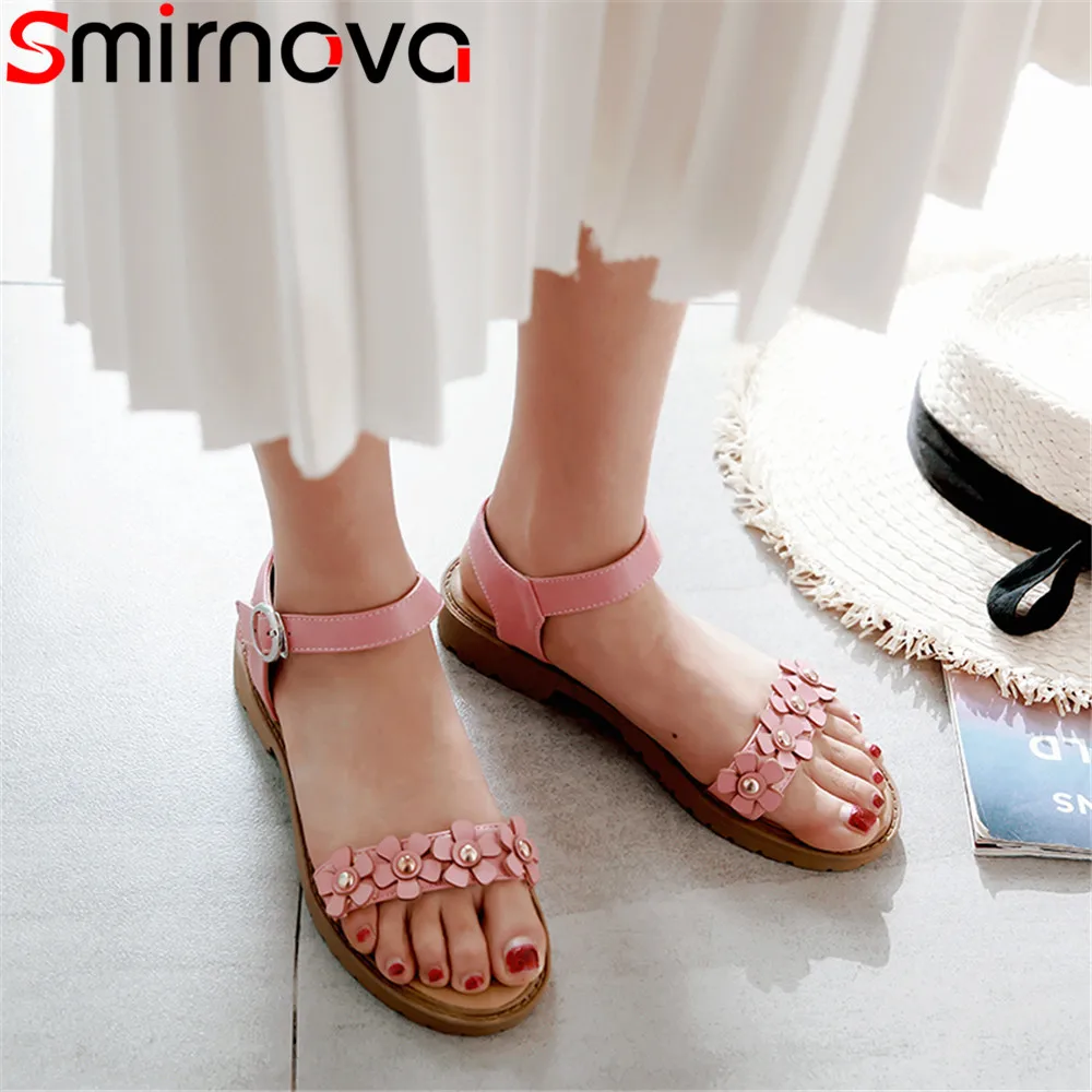 Smirnova 2018 أزياء الصيف جديد وصول أحذية امرأة مشبك الصنادل المرأة كعوب منخفضة الزهور عارضة حفلة موسيقية أحذية حجم كبير 34 -43 Smirnova 2018 أزياء الصيف جديد وصول أحذية امرأة مشبك الصنادل المرأة كعوب منخفضة الزهور عارضة حفلة موسيقية أحذية حجم كبير 34 -43
