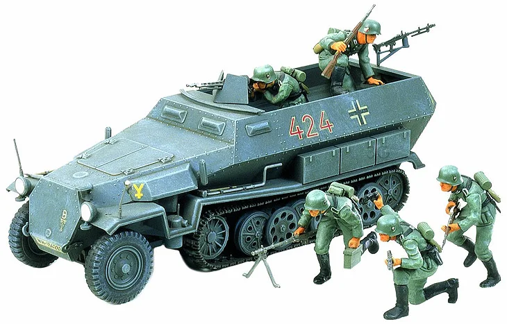 

Scale Model 1/35 German Hanomag Sdkfz 251/1 w/5 Figures Military Assembly Model Building Kits Tamiya 35020