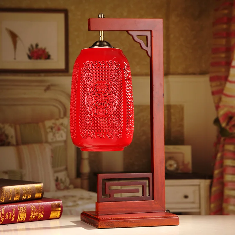 China Antique Living Room Vintage Table Lamp Porcelain Ceramic Table Lamp wedding decoration porcelain lamp table red (1)
