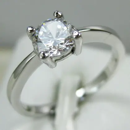 Gorgeous Four Claw Design Inlaid Crystal Sliver Ri...