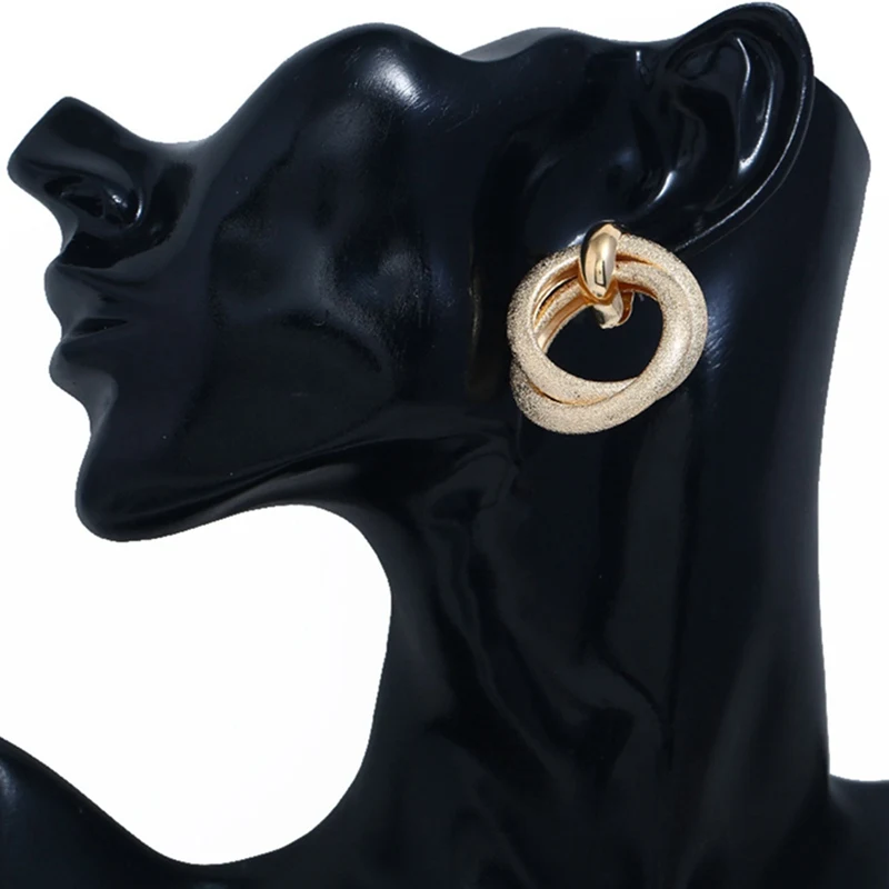 

Ladies Fashion Gold Twist Earrings Matte Circle Small Hoop Earrings for Women Simple Twisted Hoops Metal Sliver Jewelry Femlae