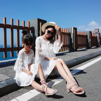 

2019 Summer Mommy and Me Beach Dresses Family Matching Outfits Mother Daughter Girls White Dress Vacation Flower Fashion Clothes