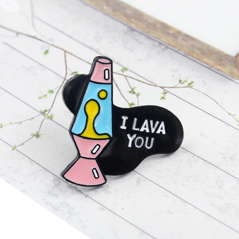 I LAVA YOU The flask выталкивает из черной лавовой Броши Love позволяет вам чувствовать