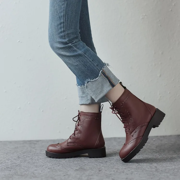 

Big Size 11 12 13 14 15 16 17 Short-barreled locomotive boots with round-headed flat-heeled lace and hollow cross-strap