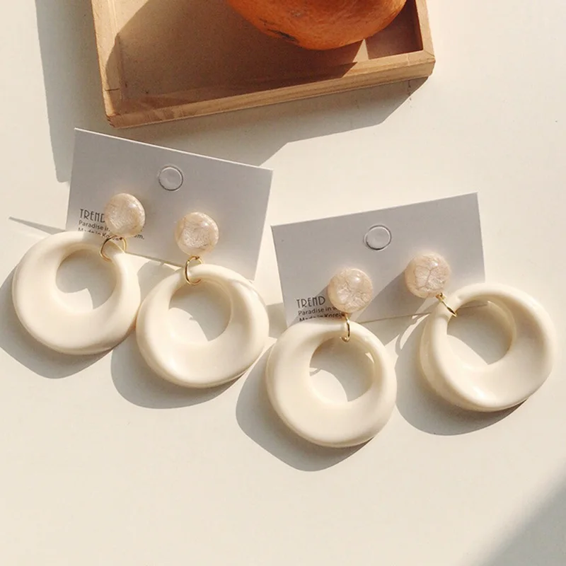 

2019 Anti-Allergy S925 Silver Needle Geometric Hollow Acrylic Statement Earring For Women Korean Vintage White Dangle Earring