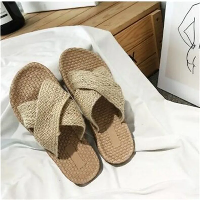 Сандалии и шлепанцы женские с перекрестными ремешками пляжные соломенной