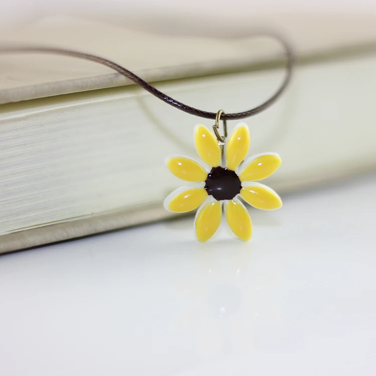 

Daisy shape Hand made Boho Ceramic pendantnecklacesDrop shipping jewelry fashion artware #1773
