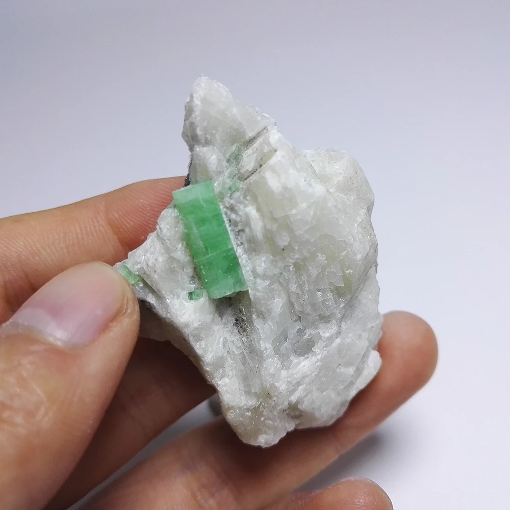 

38g natural emerald mineral crystal specimen quartz green teaching specimens stone B13-38