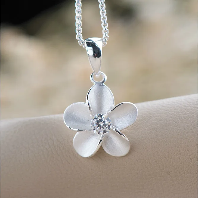 

925 Sterling Silver Pendant Female Necklace Pendant, Plum Blossom Pendant, Small Fresh Flower, Short Clavicle Chain Girl