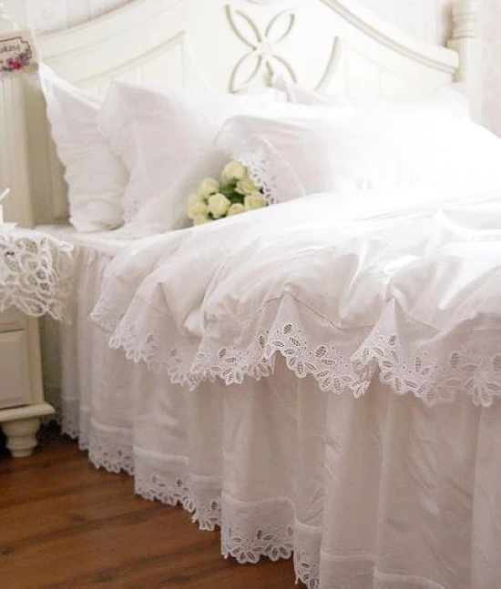 Fashion European Bedding Set White Satin Hollow Out Embroidery Bedding Duvet Cover Cotton Elegant Bedspread Lace Pillowcase