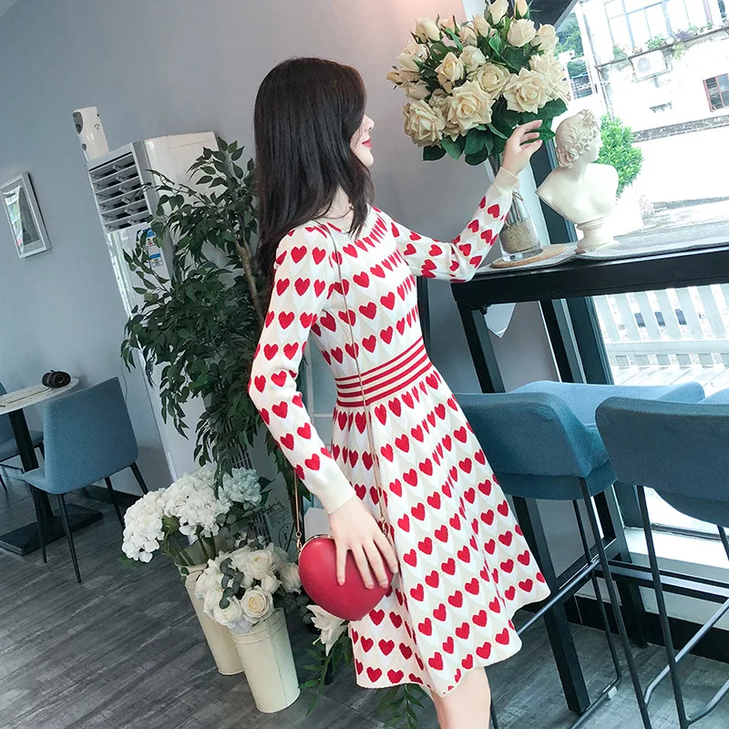 Najtaniej Dzianinowa sukienka damska O neck Love Heart Knitting damskie zimowe sukienki nowa wiosna jesień Casual plisowane sukienki Famale odzież