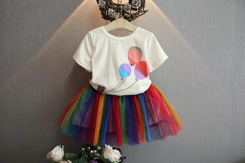 Модный костюм для девочек Лето года, Корейская версия футболки с героями мультфильмов, набор в цветах радуги, сетчатый костюм из двух предметов